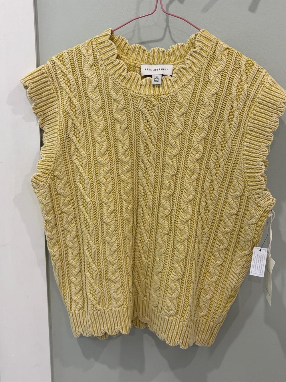 NWT Cable Knit Sleeveless Sweater Butter Yellow women’s Small Free Assembly - Picture 8 of 12